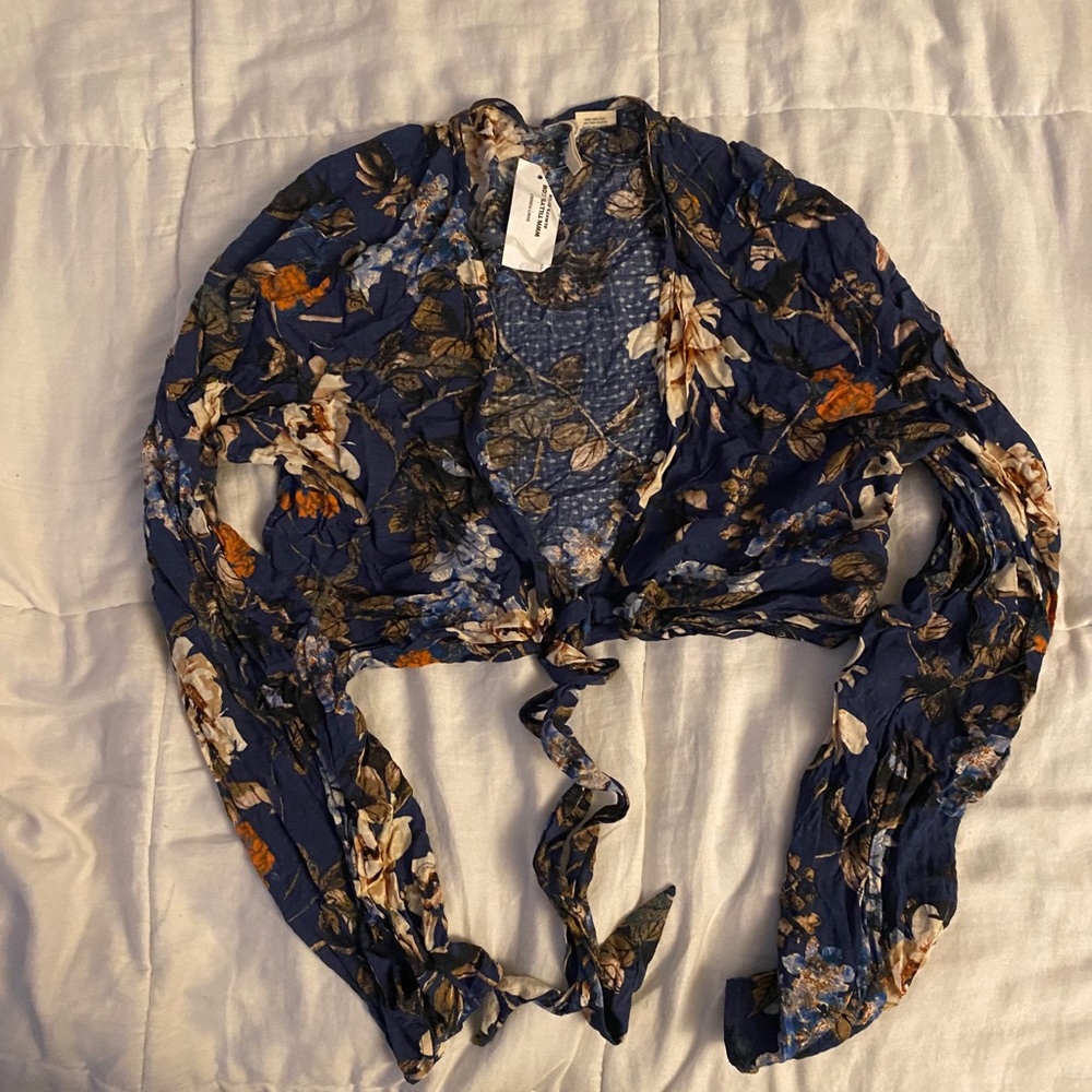 Tie in the front shirt